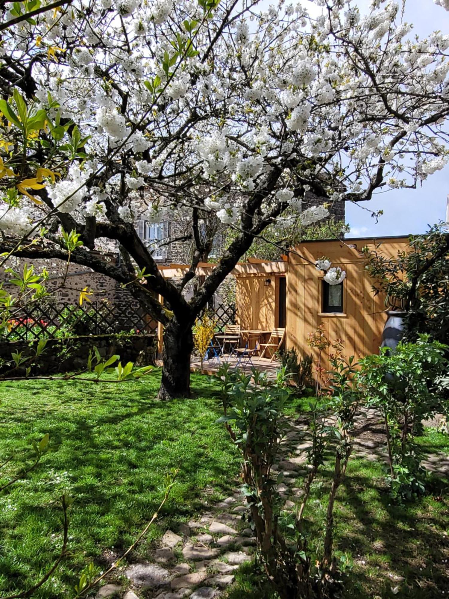 La Maisonnette Sous Le Cerisier Bergonne 外观 照片